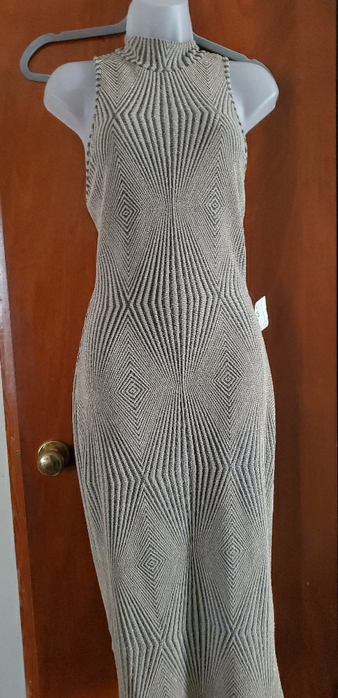 Shimmery Mock Neck Mididress w diamond patterns
